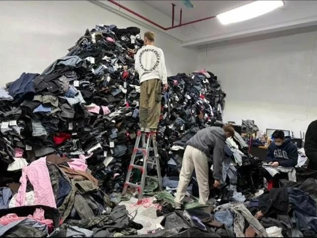 女装遭遇滑铁卢，90%退货率背后，谁才是幕后推手？