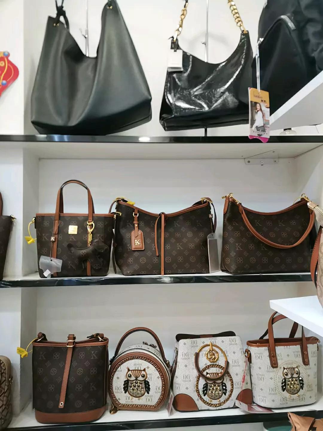 %title插图%num 实体店和电商都不赚钱,那钱去哪里了?